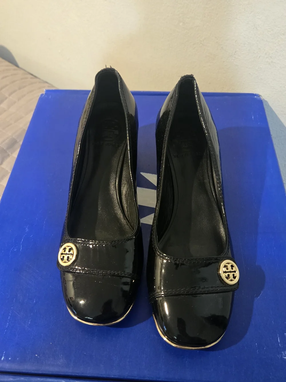 Tory Burch Marion Leather Black Patent Leather Gold Trim Pumps Size 8